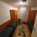 Monteurzimmermit Gemeinschafst Bad-kueche- Am Rhein Apartment *