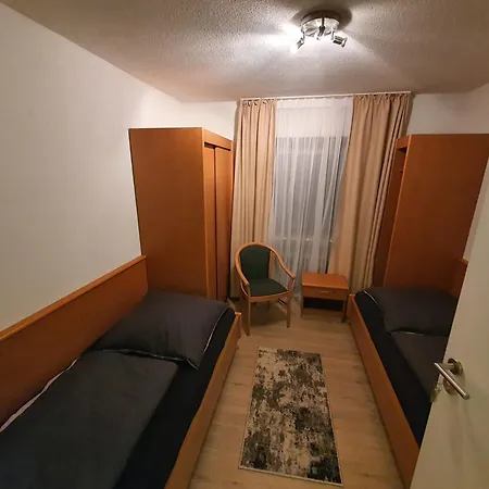 Monteurzimmermit Gemeinschafst Bad-küche- Am Rhein Apartamento *