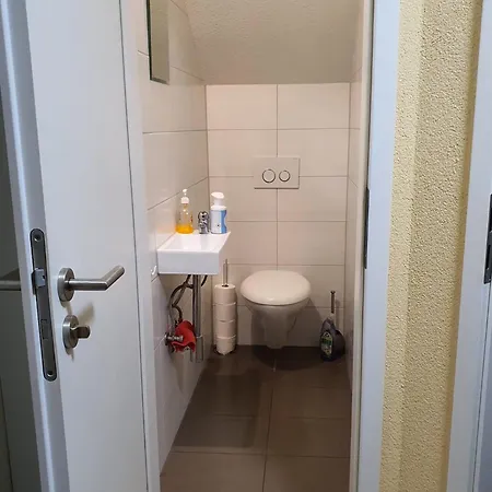 Apartman Monteurzimmermit Gemeinschafst Bad-kueche- Am Rhein *
